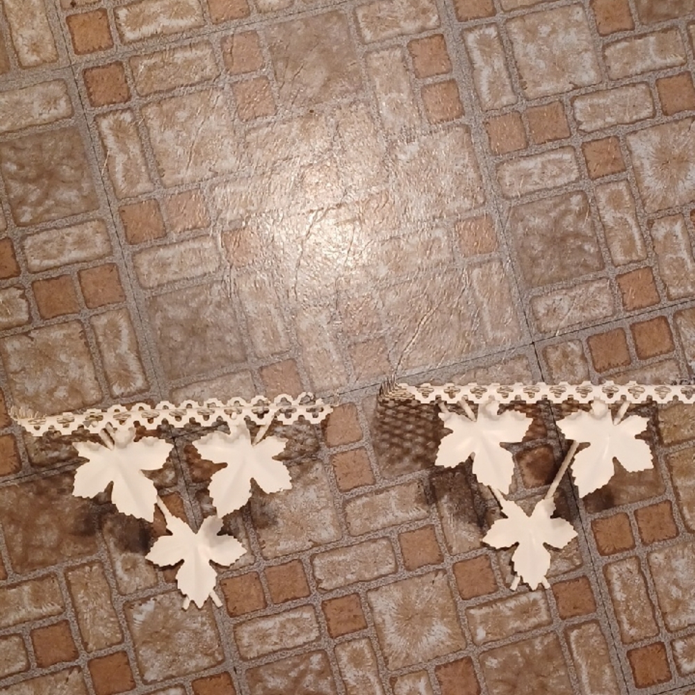 Home Interiors Cream Leaf Lace Trim Metal Set Of 2